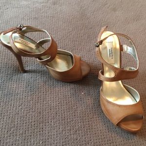 Vera Wang brown sandal heel